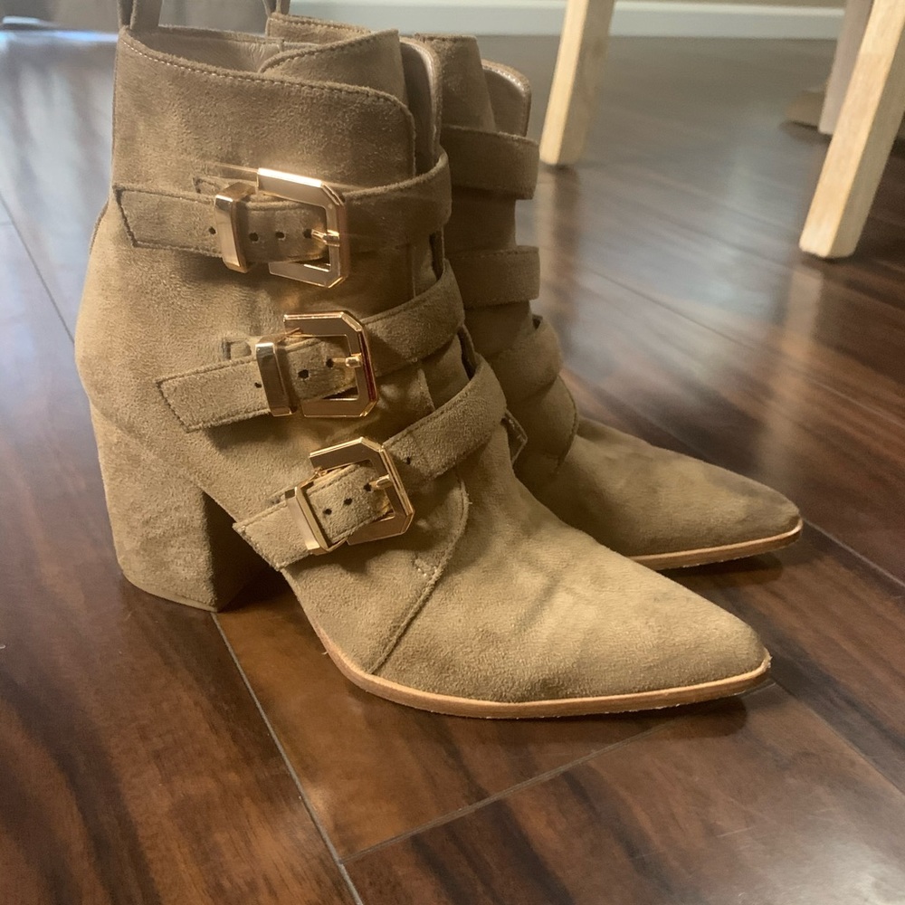 House of Harlow bootie